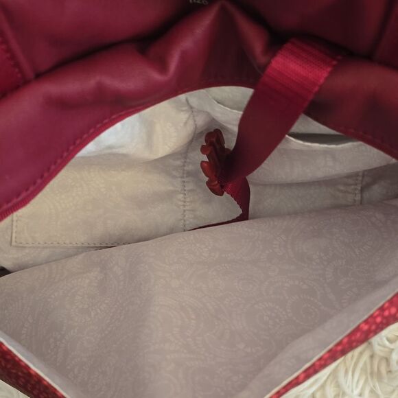 Lululemon Daily Essentials Everything Bag - Picture 5 of 17